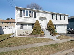 29 Scott Dr, Riverside, RI 02915