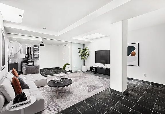 5th image of 116 W 22nd St APT 1