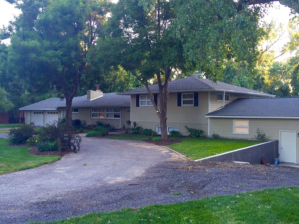 1st image of 16 Hillcrest Dr