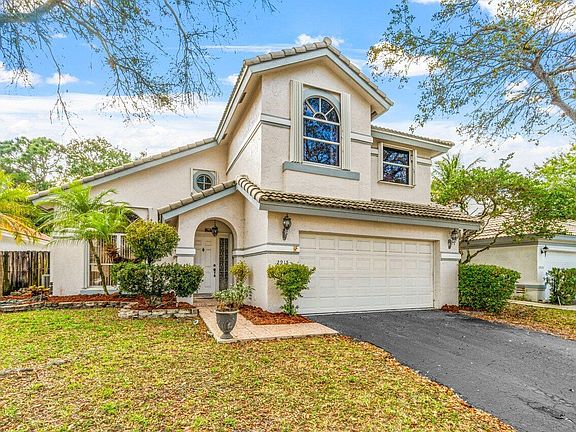 4th image of 2915 NW 70th Avenue