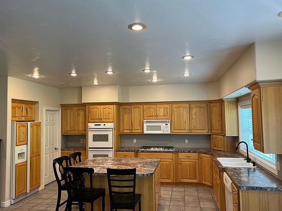 4th image of 3820 Woodhaven Lane