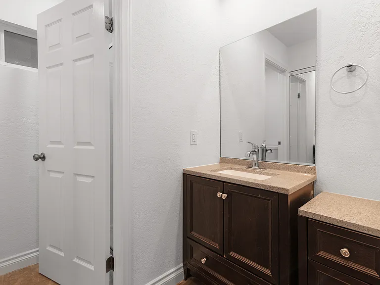 240 W Lincoln Ave W #16 — Photo 16