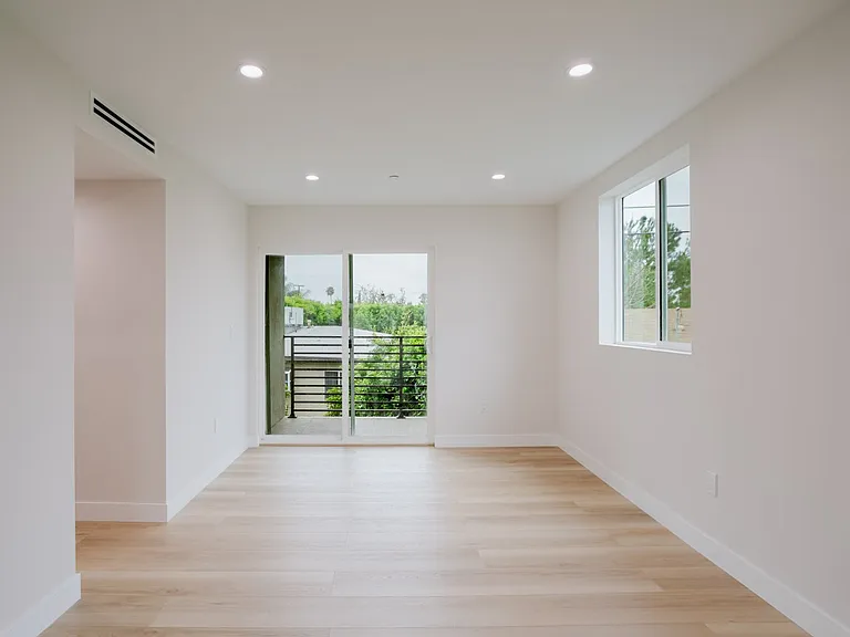 8915 Wakefield Ave — Photo 13