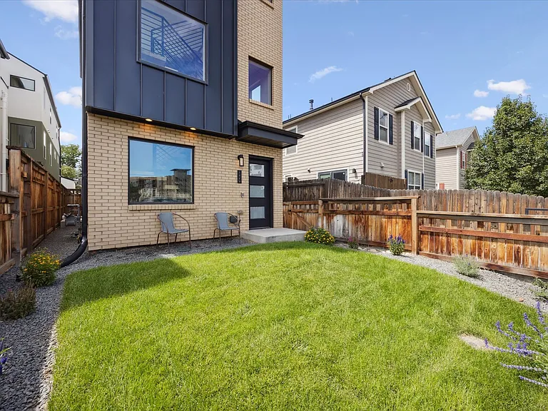 1419 N Irving St — Photo 26