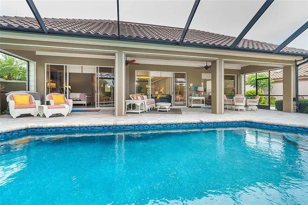 3 bed, 3.0 bath, 2872 sqft, $7,500 — Photo 3