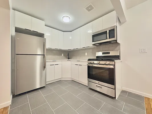 Rented by Compass | media 10