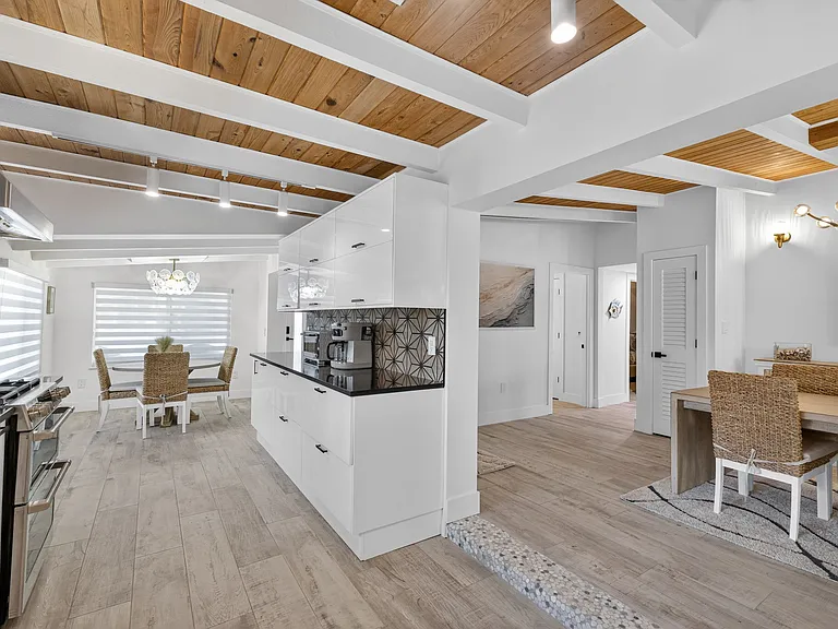 8234 Midnight Pass Rd — Photo 31