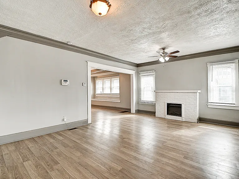 2915 N Talbott St — Photo 3