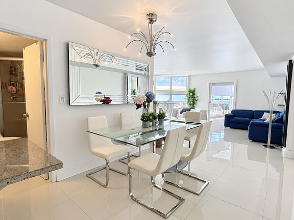 4th image of 999 Brickell Bay Dr APT 902