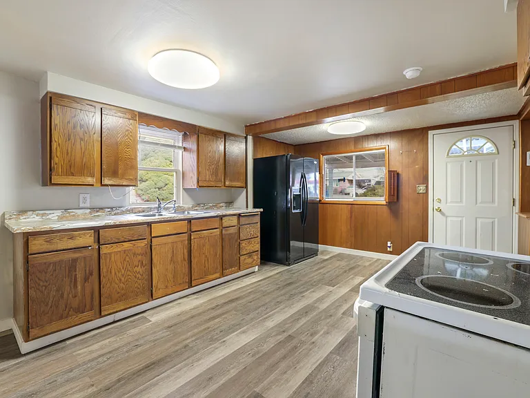545 Madison St — Photo 10