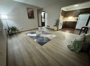 2306 W 4th St, Cedar Falls, IA 50613