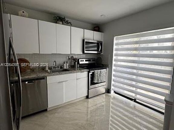 4th image of 15375 SW 105th Ln #Townhouse 4
