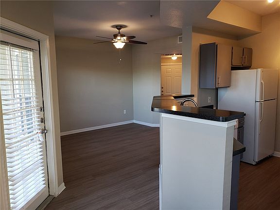 4th image of 2320 Gracy Farms Ln APT 122