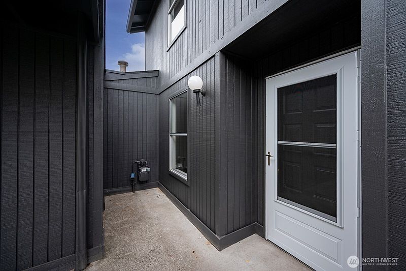 4th image of 3013 M Street NE
