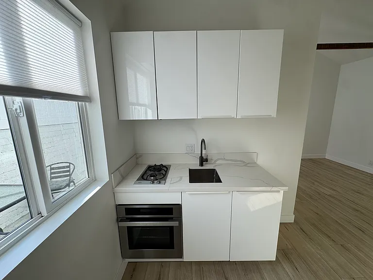 808B Burchett St — Photo 2