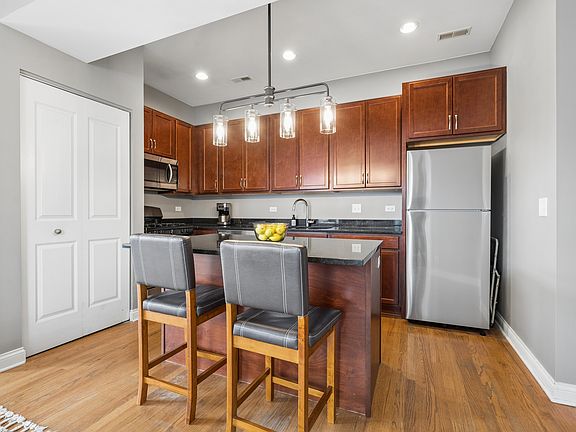 5th image of 1441 W Cuyler Ave #3E