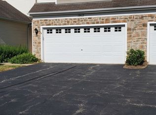 1917 Cobblestone Dr, Carpentersville, IL 60110
