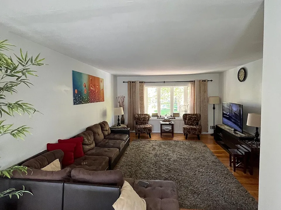 66 Cornelia St #2A