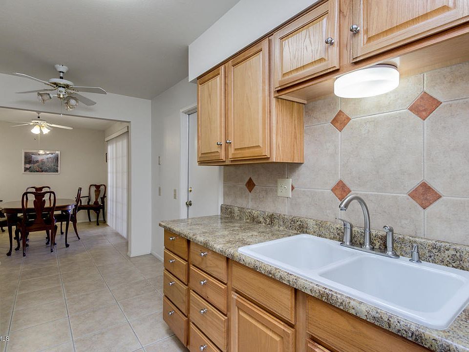 1st image of 10561 W Palmeras Dr