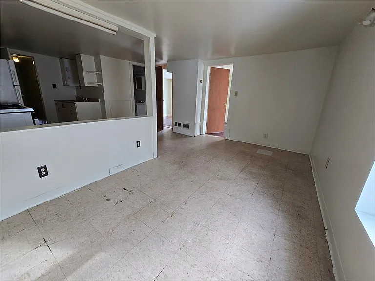 130 E Elisha St #4 — Photo 2