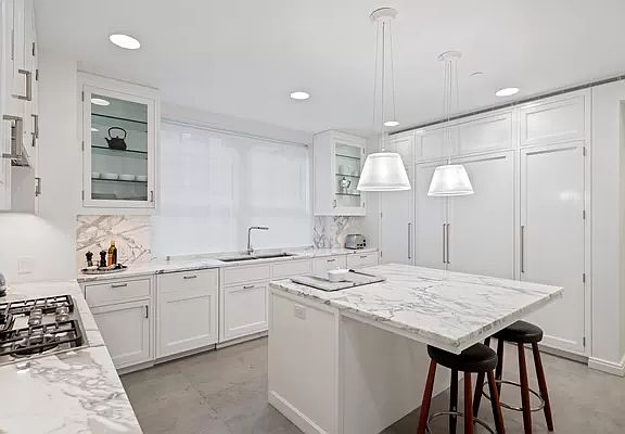 5th image of 150 E 72nd St APT 11S