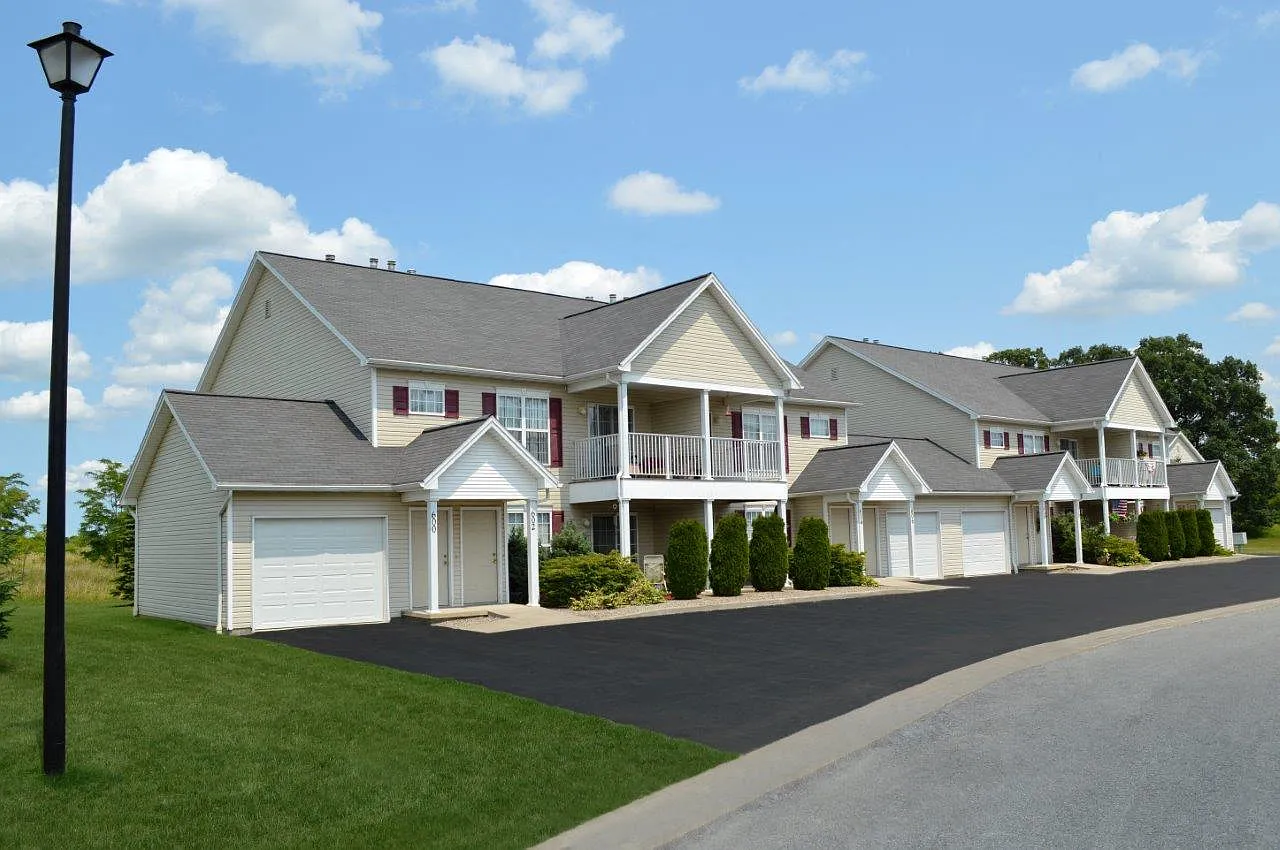 Avon Commons Apartment Homes — Photo 1