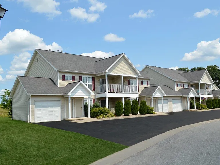Avon Commons Apartment Homes — Photo 1
