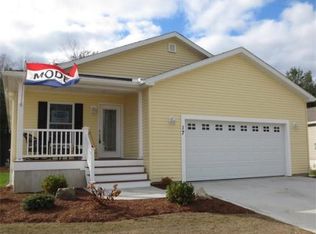 17 Patriots Dr, Westfield, MA 01085