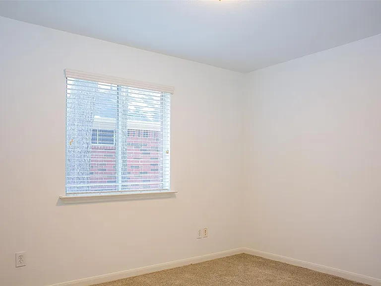 91 Genesee Ridge Dr — Photo 18