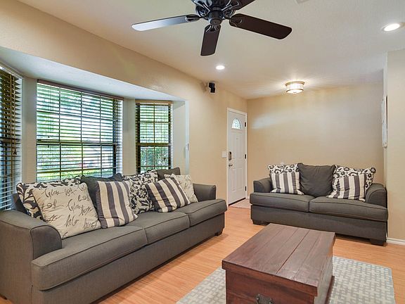 4th image of 11425 Golden Oak Trl
