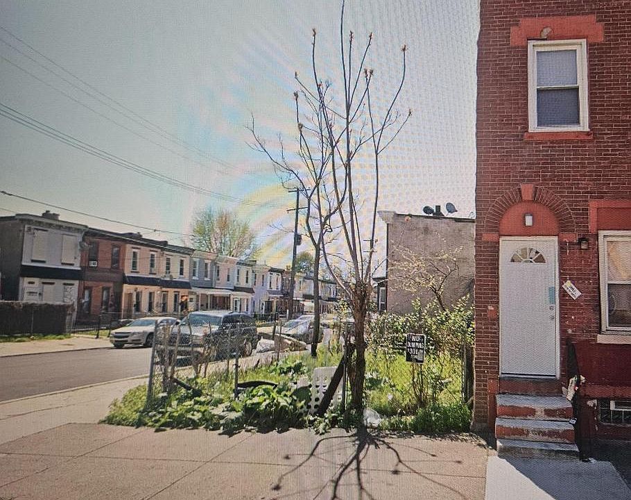 2nd image of 624 W Huntingdon St