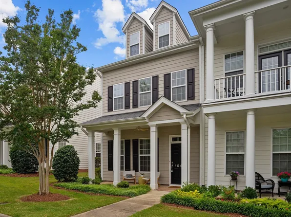 1041 Philpott Dr, Chapel Hill, NC 27517