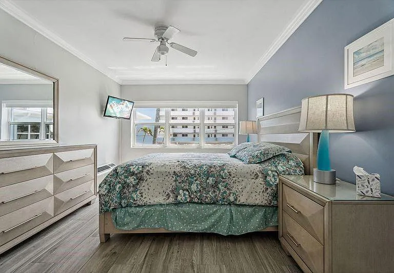 315 Van Buren St #205B — Photo 10