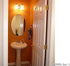 5th image of 7781 Gloria Dr