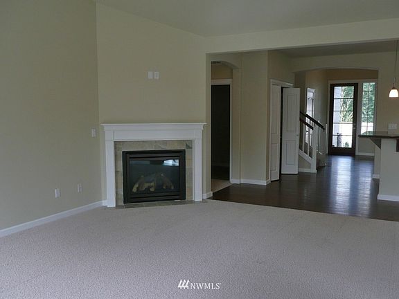 3rd image of 4205 Abigail Court NE
