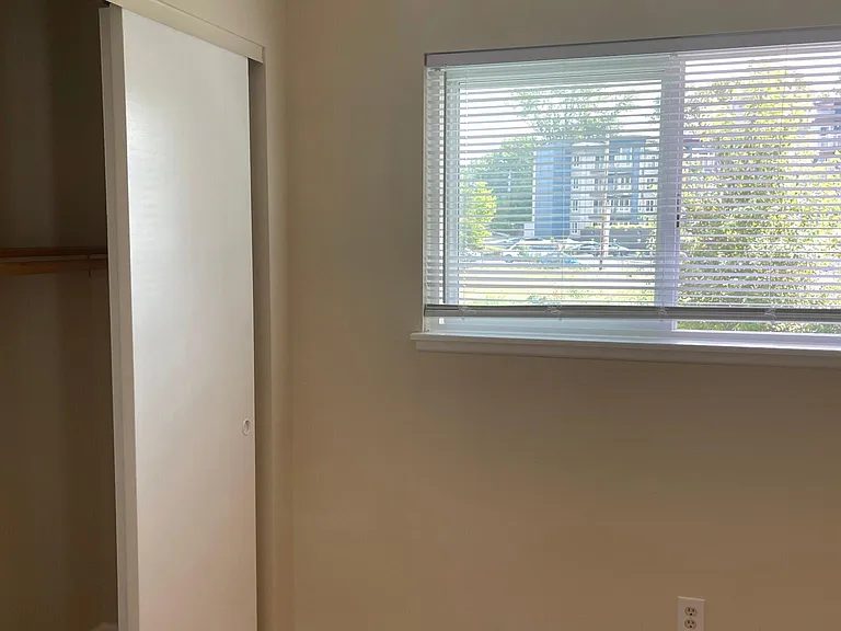 922 Glennwood Ave NE #10 — Photo 4