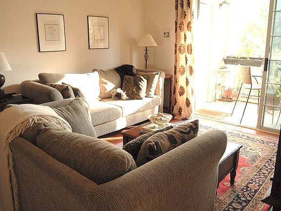 5th image of 1600 Long Grove Dr #10