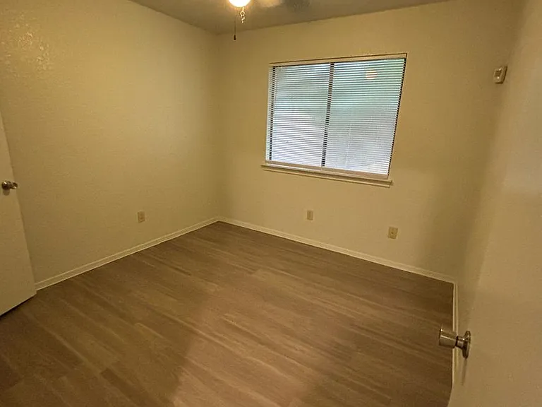 1112 Byers Ln — Photo 9