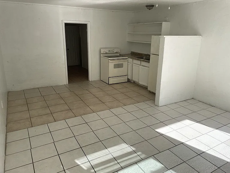 Highland Woods Apartments — Photo 10