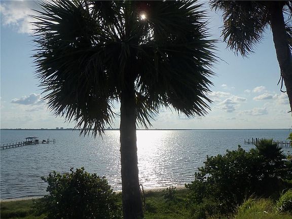 3rd image of 1905 S Indian River Dr