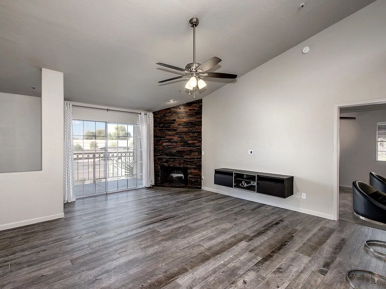 2 bed, 1029 sqft, $1,725 — Photo 3