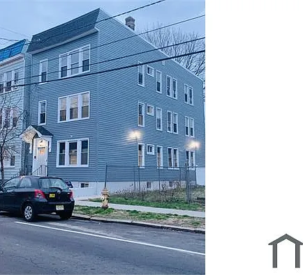 3 bed, $2,200 — Photo 2