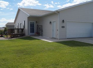 923 Calvert Dr, Bismarck, ND 58502