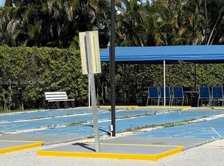 400 S Hollybrook Dr APT 305, Pembroke Pines, FL 33025