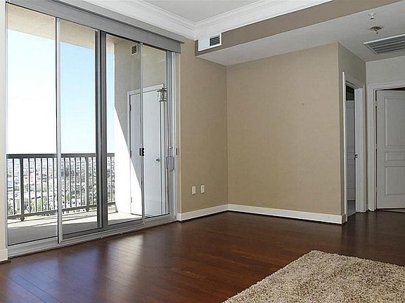 4th image of 3333 Allen Pkwy Unit 1907