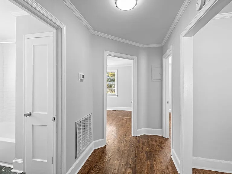 206 Raynor St — Photo 14