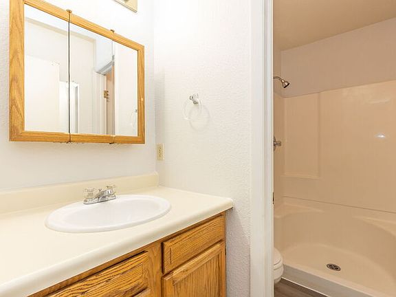 5th image of 2245 Grove Cir