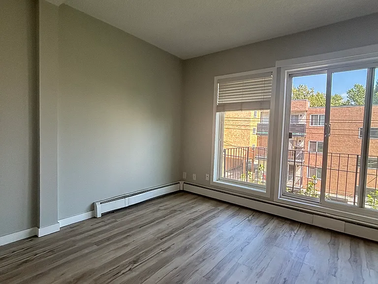 2310 17a St SW #103 — Photo 4