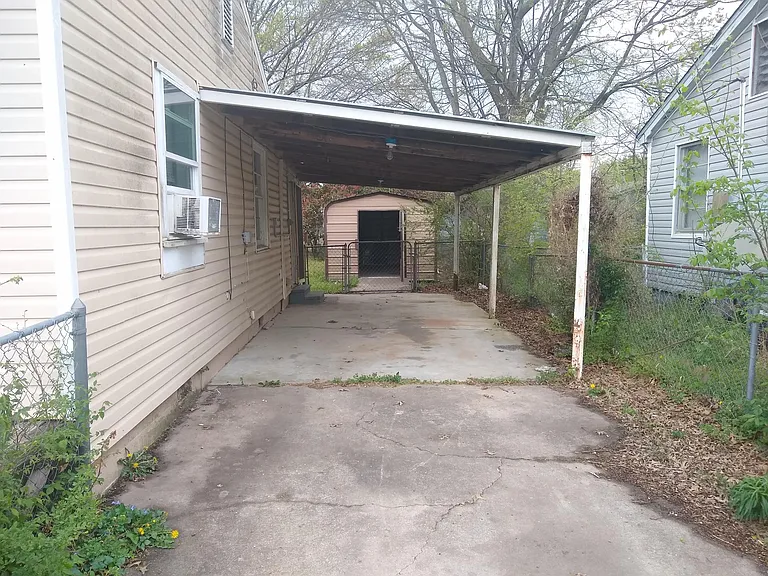 1009 Illinois St — Photo 2