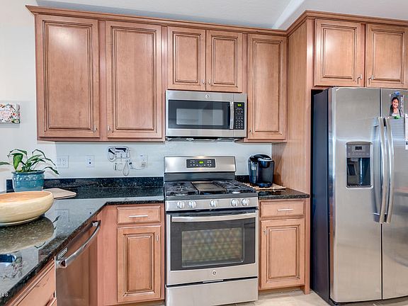 3rd image of 930 W Lowell Dr